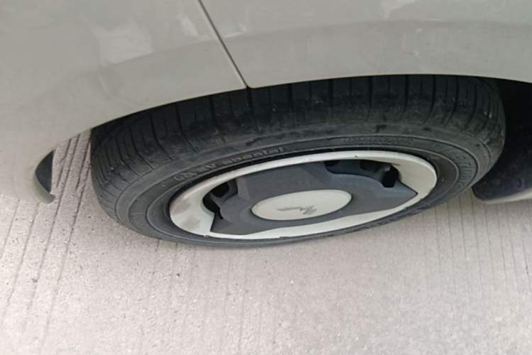 Used Wuling Hongguang MINIEV 2024 3rd Generation 215km Youth Edition Left Front Wheel Hub