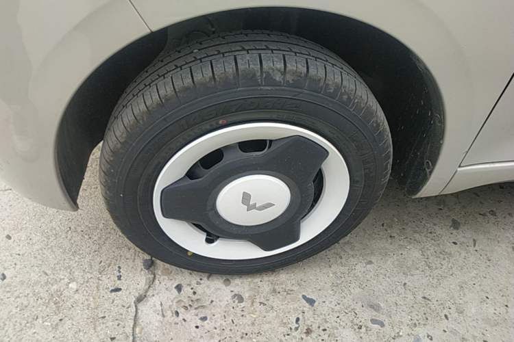 Used Wuling Hongguang MINIEV 2024 3rd Generation 215km Youth Edition Left Front Wheel Hub