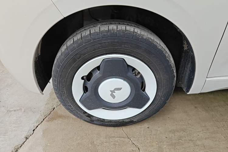 Used Wuling Hongguang MINIEV 2024 3rd Generation 215km Youth Edition Left Front Wheel Hub
