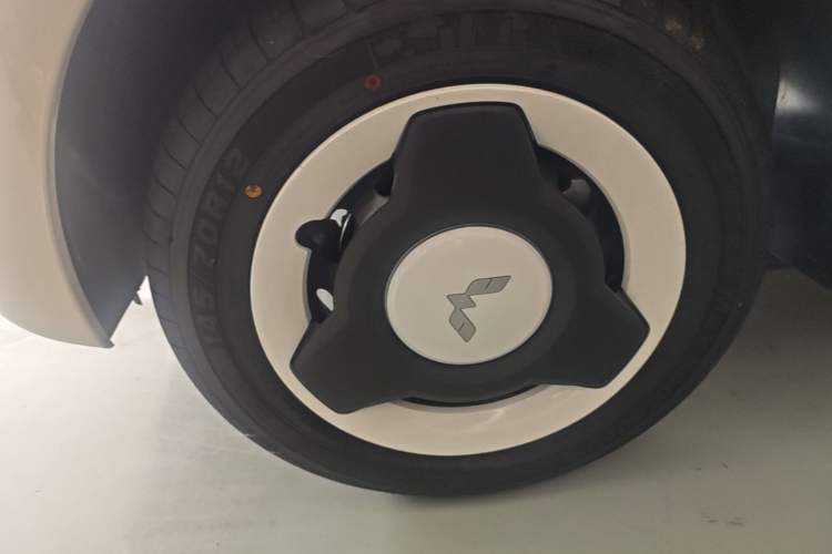 Used Wuling Hongguang MINIEV 2024 3rd Generation 215km Youth Edition Left Front Wheel Hub