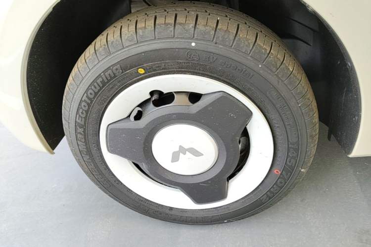 Used Wuling Hongguang MINIEV 2024 3rd Generation 215km Youth Edition Left Front Wheel Hub