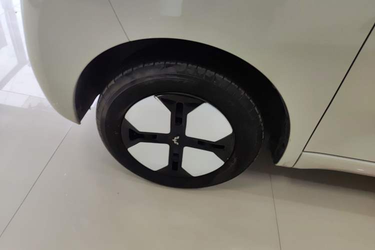 Used Wuling Hongguang MINIEV 2024 3rd Generation 215km Advanced Version Left Front Wheel Hub