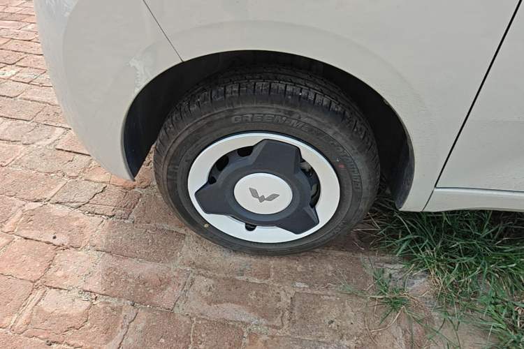 Used Wuling Hongguang MINIEV 2024 3rd Generation 215km Youth Edition Left Front Wheel Hub