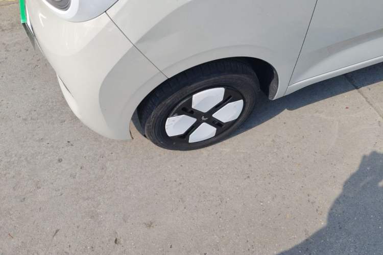 Used Wuling Hongguang MINIEV 2024 3rd Generation 215km Advanced Version Left Front Wheel Hub