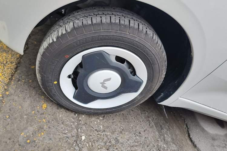 Used Wuling Hongguang MINIEV 2024 3rd Generation 215km Youth Edition Left Front Wheel Hub