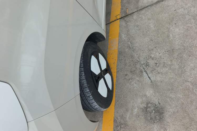 Used Wuling Hongguang MINIEV 2024 3rd Generation 215km Advanced Version Left Front Wheel Hub