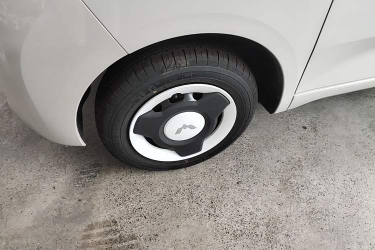 Used Wuling Hongguang MINIEV 2024 3rd Generation 215km Youth Edition Left Front Wheel Hub