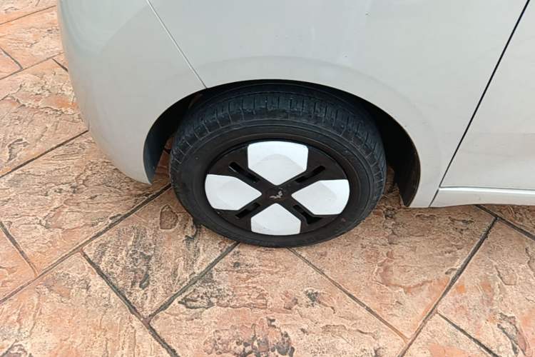 Used Wuling Hongguang MINIEV 2024 3rd Generation 215km Advanced Version Left Front Wheel Hub