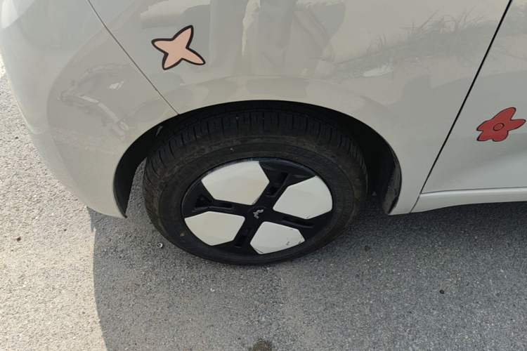 Used Wuling Hongguang MINIEV 2024 3rd Generation 215km Youth Edition Left Front Wheel Hub