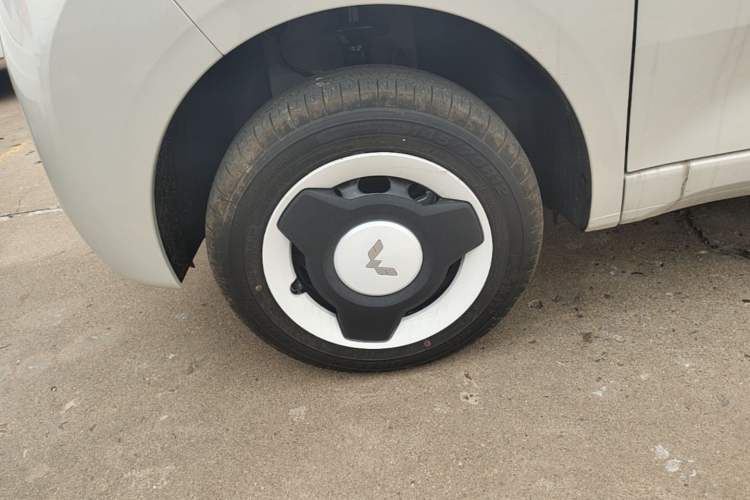 Used Wuling Hongguang MINIEV 2024 3rd Generation 215km Youth Edition Left Front Wheel Hub