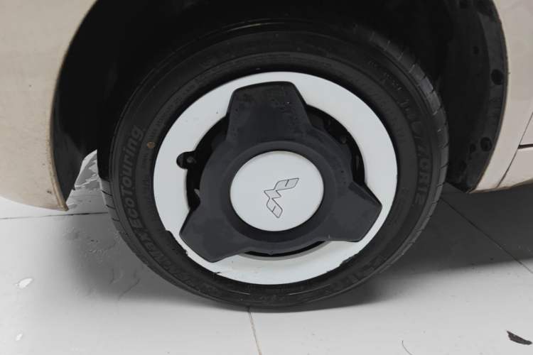 Used Wuling Hongguang MINIEV 2024 3rd Generation 215km Youth Edition Left Front Wheel Hub