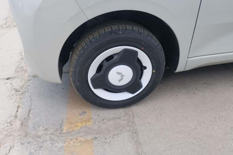 Used Wuling Hongguang MINIEV 2024 3rd Generation 215km Youth Edition Left Front Wheel Hub
