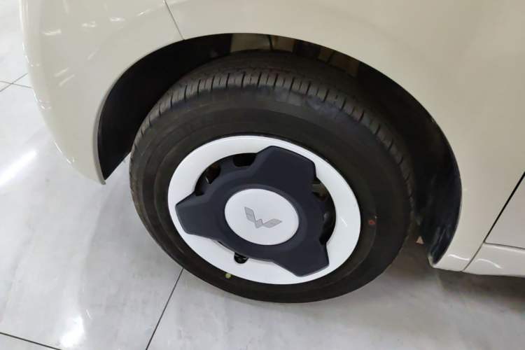 Used Wuling Hongguang MINIEV 2024 3rd Generation 215km Youth Edition Left Front Wheel Hub