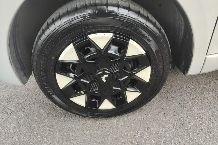 Used Wuling Hongguang MINIEV 2024 3rd Generation 215km Advanced Version Left Front Wheel Hub