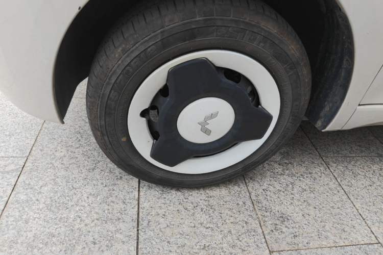 Used Wuling Hongguang MINIEV 2024 3rd Generation 215km Youth Edition Left Front Wheel Hub