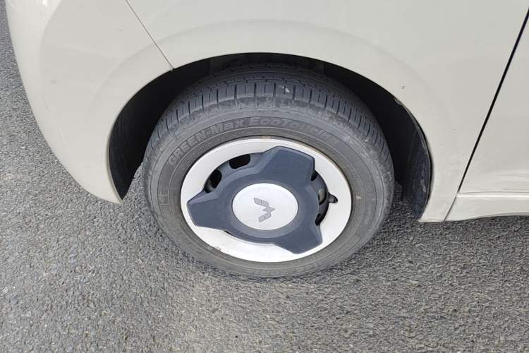 Used Wuling Hongguang MINIEV 2024 3rd Generation 215km Youth Edition Left Front Wheel Hub