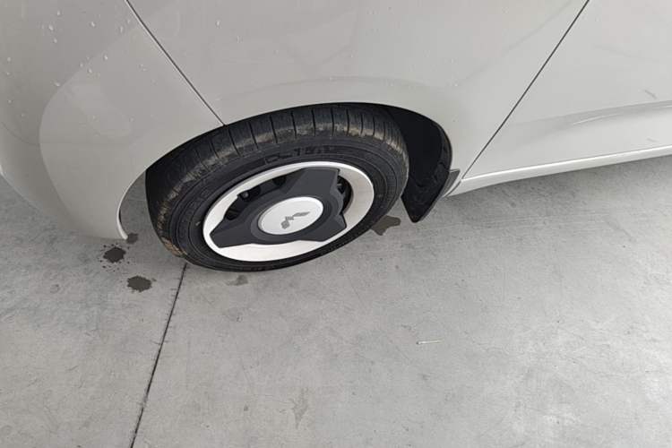 Used Wuling Hongguang MINIEV 2024 3rd Generation 215km Youth Edition Left Front Wheel Hub