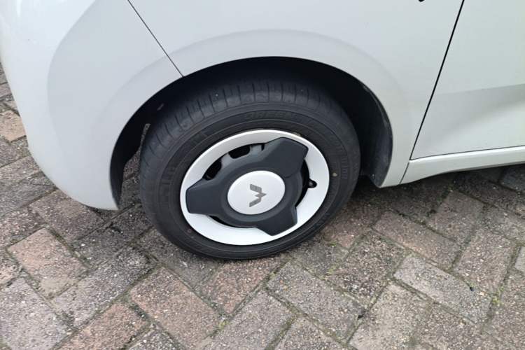 Used Wuling Hongguang MINIEV 2024 3rd Generation 215km Youth Edition Left Front Wheel Hub