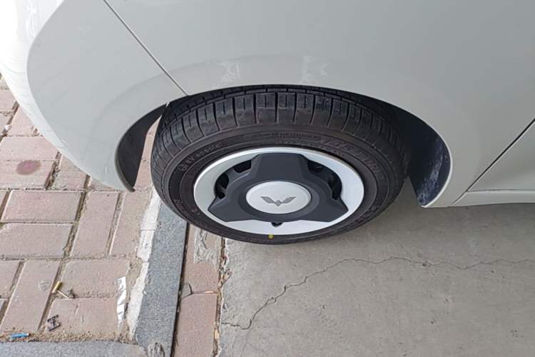 Used Wuling Hongguang MINIEV 2024 3rd Generation 215km Youth Edition Left Front Wheel Hub