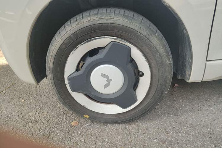 Used Wuling Hongguang MINIEV 2024 3rd Generation 215km Youth Edition Left Front Wheel Hub