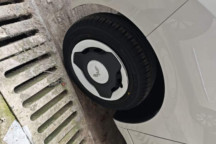 Used Wuling Hongguang MINIEV 2024 3rd Generation 215km Youth Edition Left Front Wheel Hub