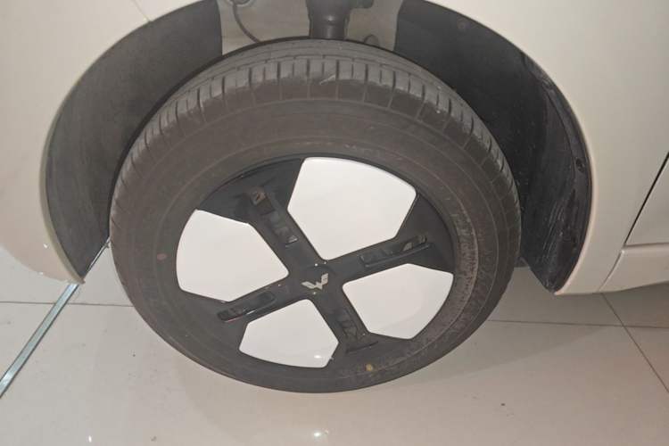 Used Wuling Hongguang MINIEV 2024 3rd Generation 215km Youth Edition Left Front Wheel Hub