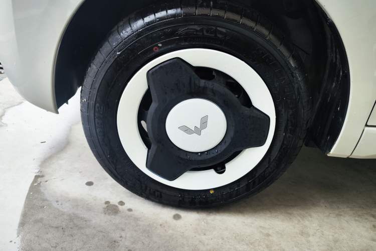 Used Wuling Hongguang MINIEV 2024 3rd Generation 215km Youth Edition Left Front Wheel Hub