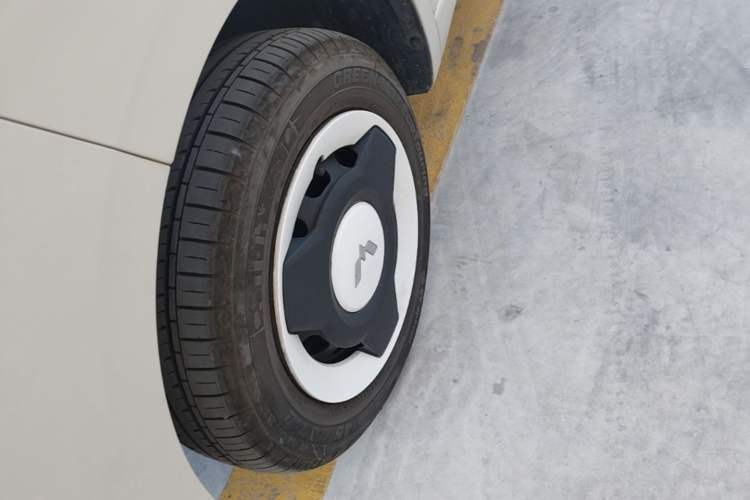 Used Wuling Hongguang MINIEV 2024 3rd Generation 215km Youth Edition Left Front Wheel Hub