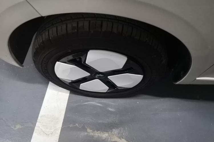 Used Wuling Hongguang MINIEV 2024 3rd Generation 215km Advanced Version Left Front Wheel Hub