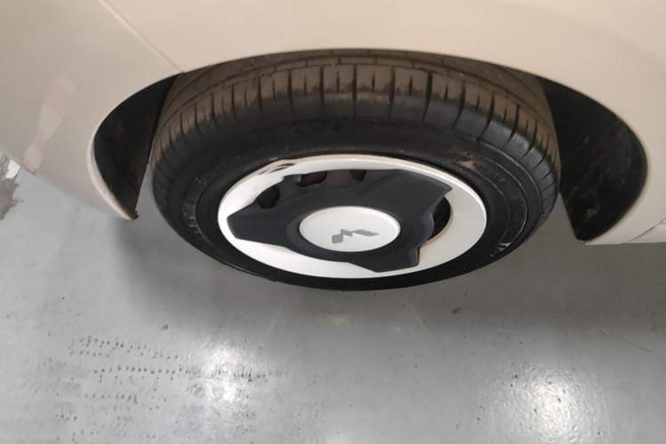 Used Wuling Hongguang MINIEV 2024 3rd Generation 215km Youth Edition Left Front Wheel Hub