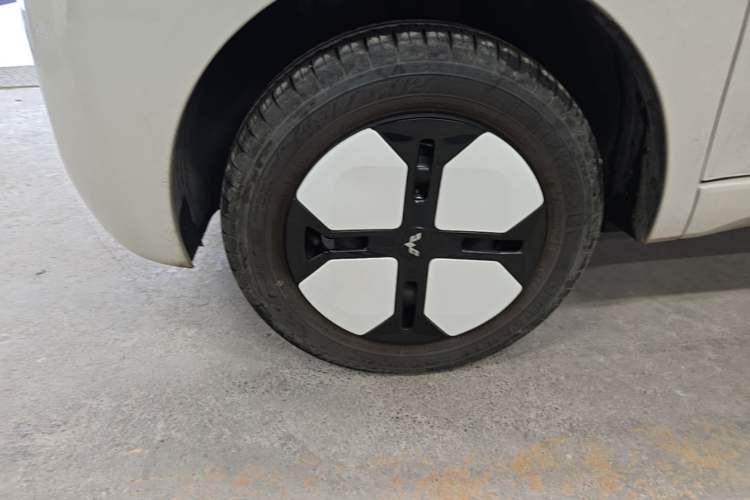 Used Wuling Hongguang MINIEV 2024 3rd Generation 215km Advanced Version Left Front Wheel Hub