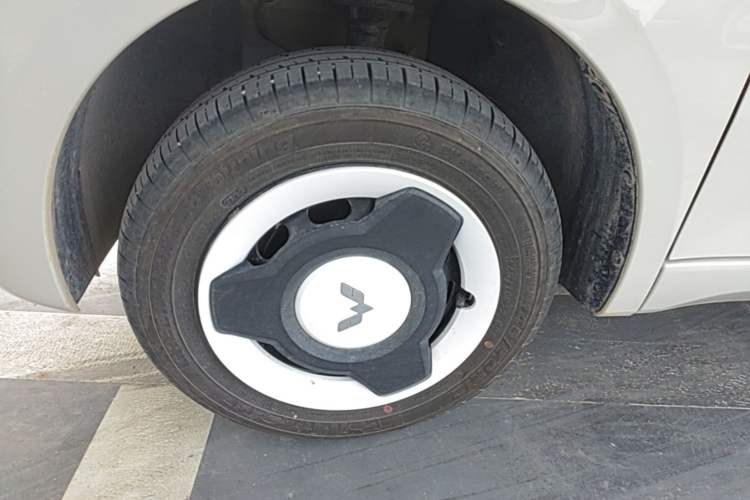 Used Wuling Hongguang MINIEV 2024 3rd Generation 215km Youth Edition Left Front Wheel Hub