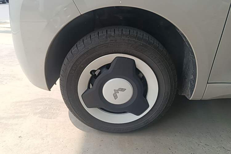 Used Wuling Hongguang MINIEV 2024 3rd Generation 215km Youth Edition Left Front Wheel Hub