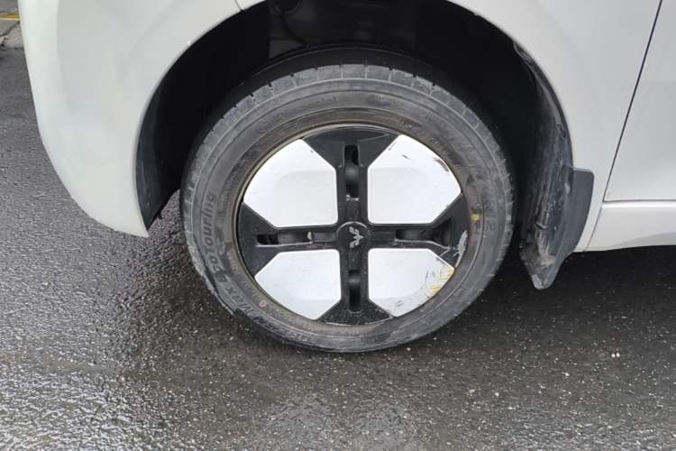 Used Wuling Hongguang MINIEV 2024 3rd Generation 215km Advanced Version Left Front Wheel Hub