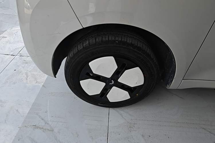 Used Wuling Hongguang MINIEV 2024 3rd Generation 215km Advanced Version Left Front Wheel Hub