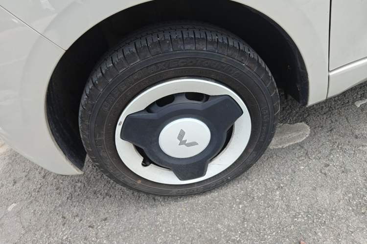 Used Wuling Hongguang MINIEV 2024 3rd Generation 215km Youth Edition Left Front Wheel Hub