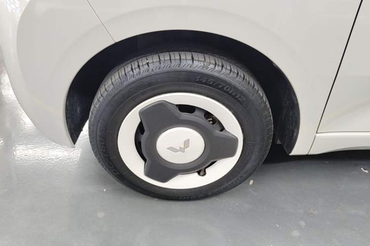 Used Wuling Hongguang MINIEV 2024 3rd Generation 215km Youth Edition Left Front Wheel Hub