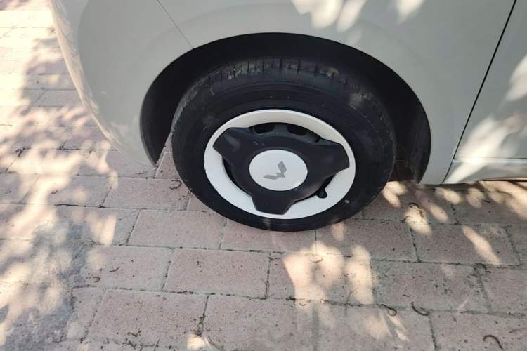 Used Wuling Hongguang MINIEV 2024 3rd Generation 215km Youth Edition Left Front Wheel Hub