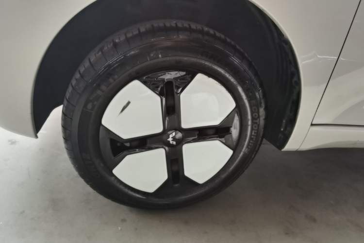 Used Wuling Hongguang MINIEV 2024 3rd Generation 215km Advanced Version Left Front Wheel Hub