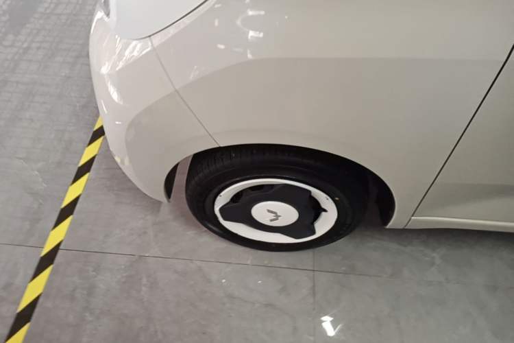 Used Wuling Hongguang MINIEV 2024 3rd Generation 215km Youth Edition Left Front Wheel Hub