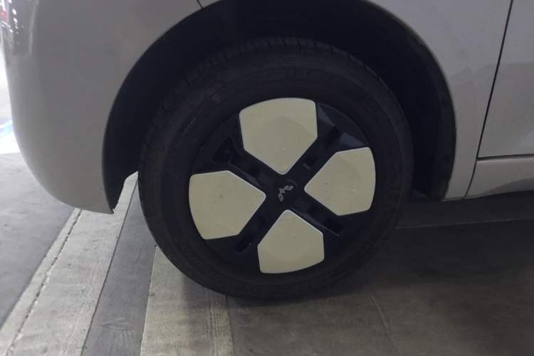 Used Wuling Hongguang MINIEV 2024 3rd Generation 215km Advanced Version Left Front Wheel Hub