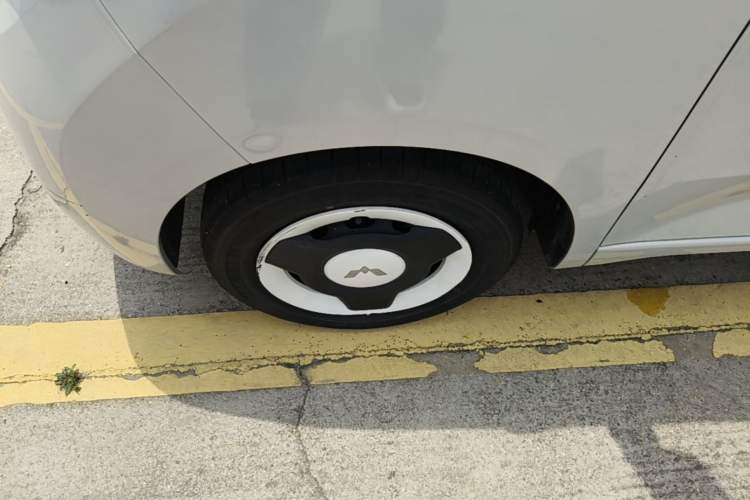 Used Wuling Hongguang MINIEV 2024 3rd Generation 215km Youth Edition Left Front Wheel Hub