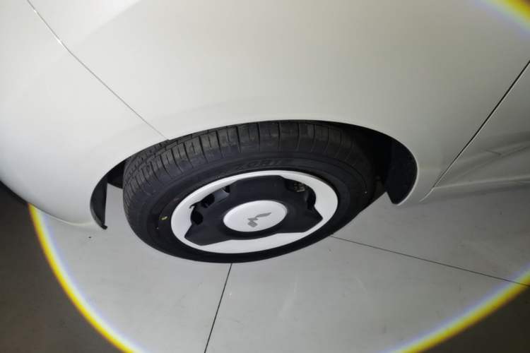 Used Wuling Hongguang MINIEV 2024 3rd Generation 215km Youth Edition Left Front Wheel Hub