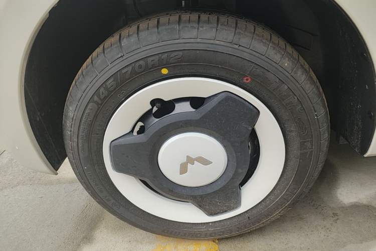 Used Wuling Hongguang MINIEV 2024 3rd Generation 215km Youth Edition Left Front Wheel Hub