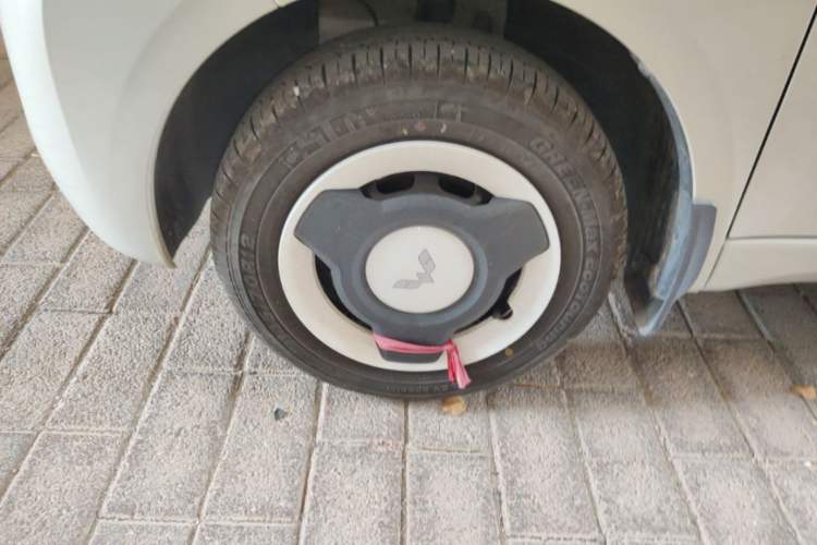 Used Wuling Hongguang MINIEV 2024 3rd Generation 215km Youth Edition Left Front Wheel Hub