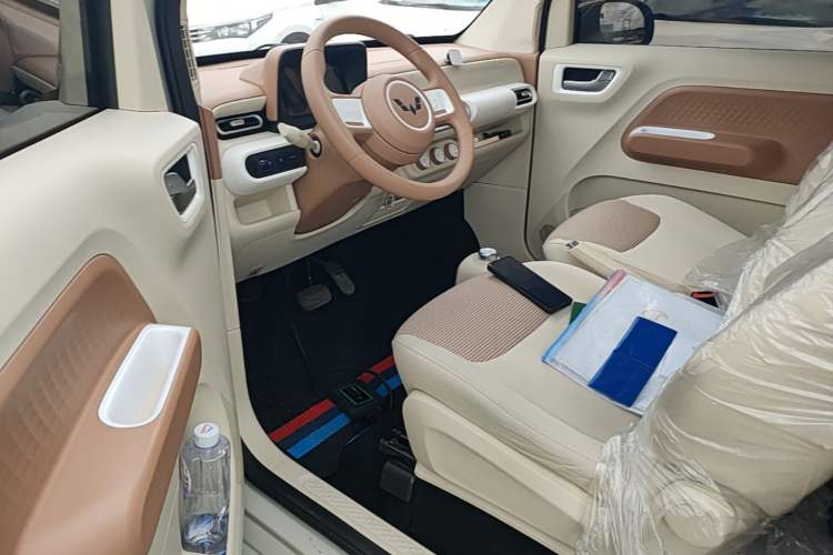 Used Wuling Hongguang MINIEV 2024 3rd Generation 215km Youth Edition Left Rear Seat