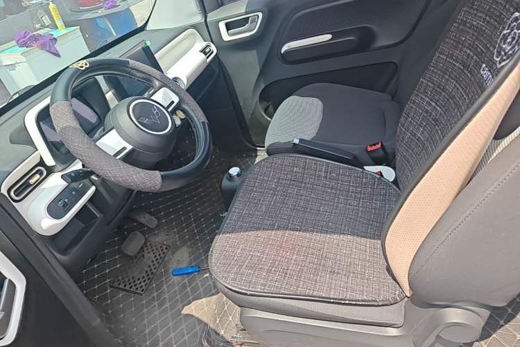 Used Wuling Hongguang MINIEV 2024 3rd Generation 215km Youth Edition Left Rear Seat