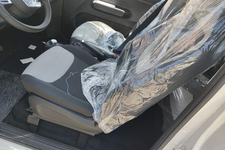 Used Wuling Hongguang MINIEV 2024 3rd Generation 215km Youth Edition Left Rear Seat