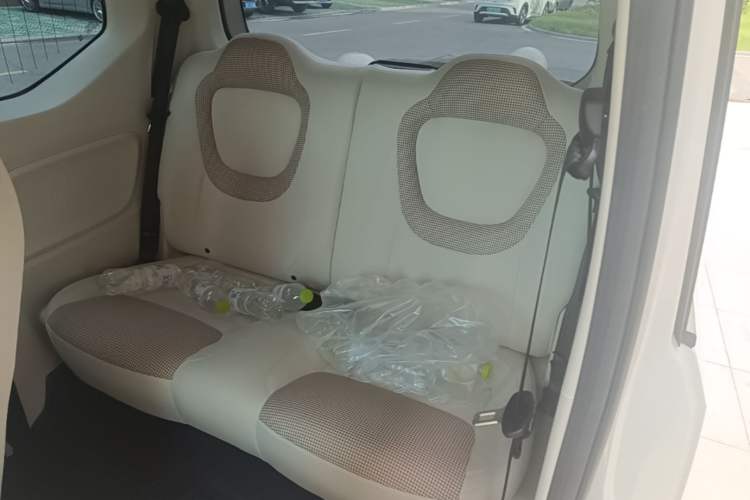 Used Wuling Hongguang MINIEV 2024 3rd Generation 215km Youth Edition Left Rear Seat