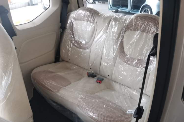 Used Wuling Hongguang MINIEV 2024 3rd Generation 215km Youth Edition Left Rear Seat